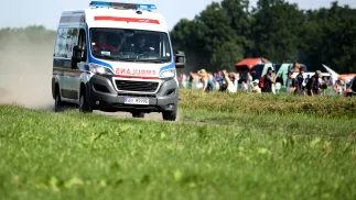 Karetka na trasie Rajdu Polski Fot. PAP/Jarek Praszkiewicz