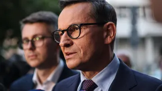 Były premier Mateusz Morawiecki w drodze na spotkanie członków stowarzyszenia „Rozwój Plus” w Warszawie, fot. PAP/Albert Zawada