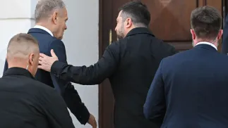 Після урочистої зустрічі Володимира Зеленського президент України та прем'єр-міністр Польщі вирушили на переговори, які проходять у Любліні. Fot. PAP/Wojtek Jargiło