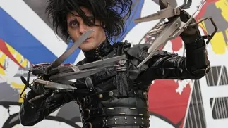 Johnny Depp jako Edward Nożycoręki w filmie Tima Burtona. Fot. domena publiczna