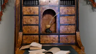 Odrestaurowane XIX-wieczne meble w pałacu Dzieduszyckich w Zarzeczu. Pałac Dzieduszyckich jest Oddziałem Muzeum Kamienica Orsettich w Jarosławiu. Fot. PAP/Darek Delmanowicz