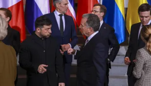 Szczyt w Berlinie. Wołodymyr Zełenski i specjalny wysłannik Trumpa, Steve Witkofff, fot. PAP/EPA/EPA POOL/CLEMENS BILAN / POOL