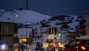 Ulice Nuuk, stolicy Grenlandii, fot. PAP/EPA/RITZAU SCANPIX/Mads Claus Rasmussen