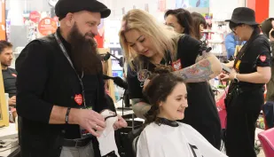 Akcja Fryzjerzy dla WOŚP Fot. PAP/Krzysztof Świderski