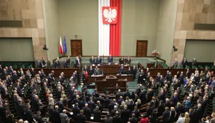 Posłowie na sali obrad Sejmu. Fot. PAP/Tomasz Gzell