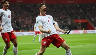 Robert Lewandowski cieszy się z gola Fot. PAP/Leszek Szymański