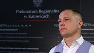 Rzeczniczk Prokuratury Regionalnej w Katowicach Michał Binkiewicz podczas wypowiedzi dla mediów Fot. PAP/Kasia Zaremba