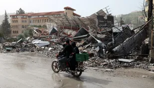 Zniszczenia na południu Libanu Fot. PAP/EPA/WAEL HAMZEH