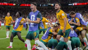 Australijscy piłkarze na stadionie BC Place w Vancouver wygrali z Turcją 2:0. Fot. PAP/EPA/	BOB FRID