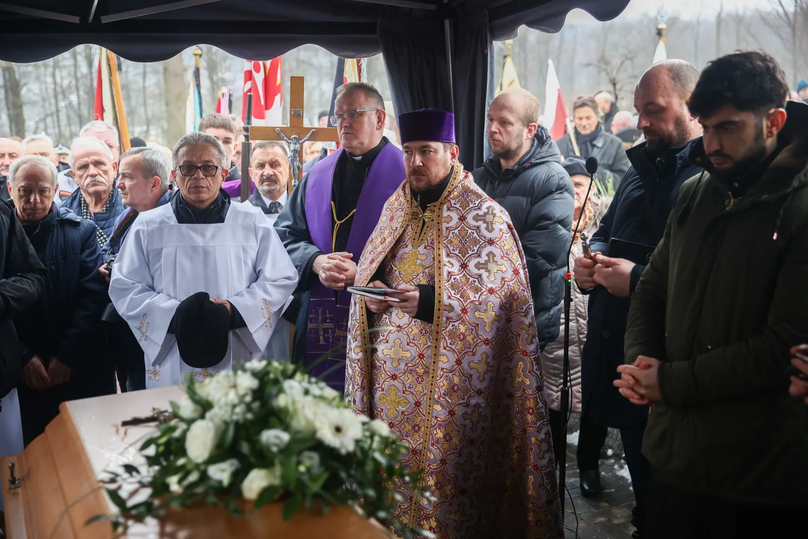 Pogrzeb ks. Tadeusza Isakowicza-Zaleskiego na cmentarzu parafialnym w Rudawie. Fot. PAP/Łukasz Gągulski