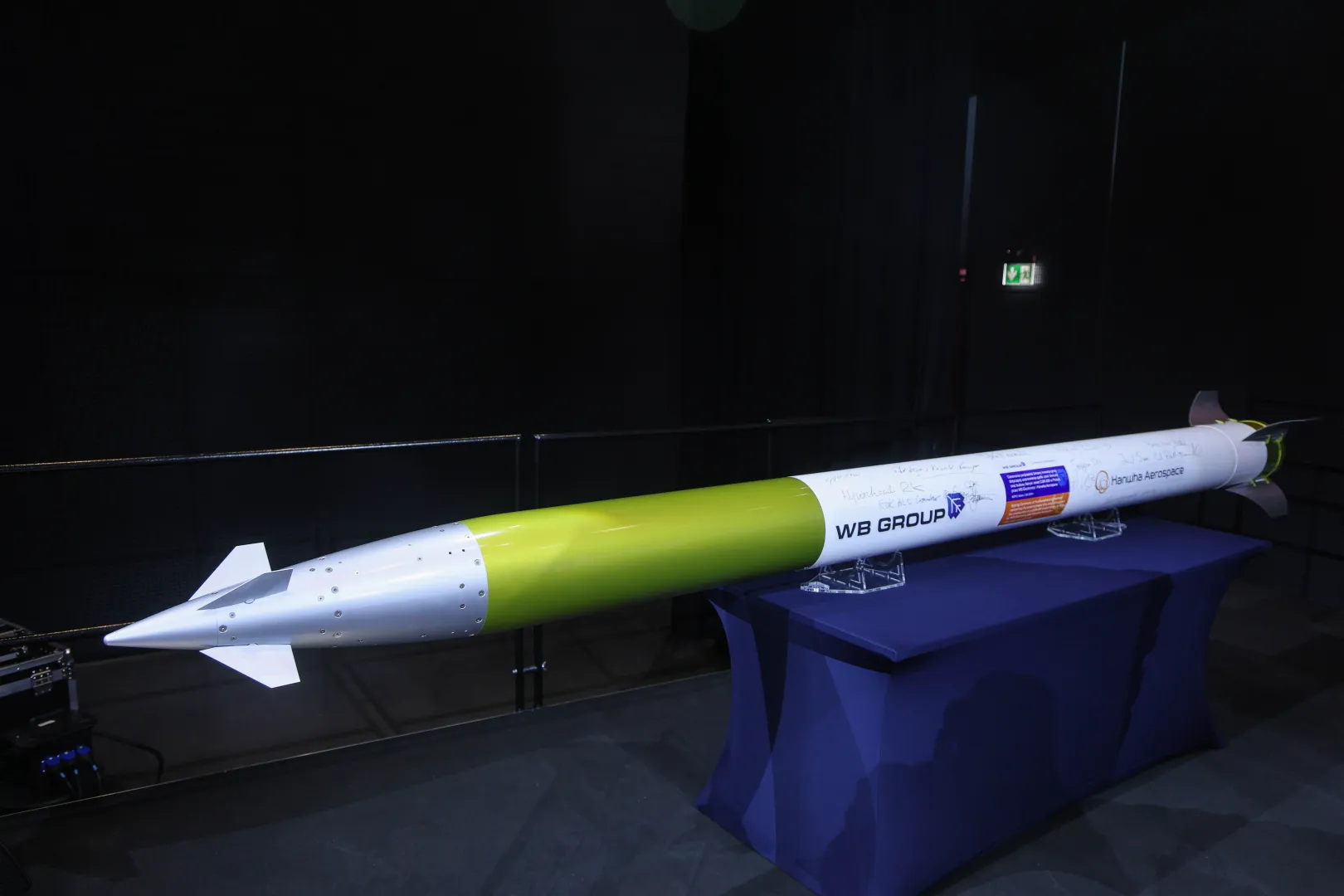 Pocisk rakietowy do wyrzutni HOMAR-K. Fot. PAP/Rafał Guz