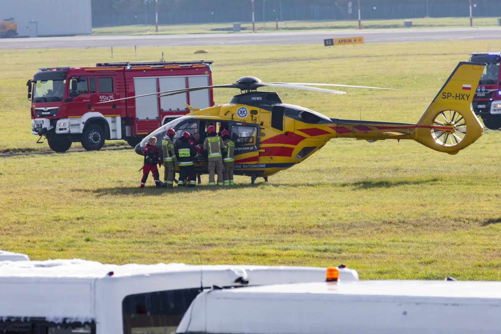  Ćwiczenia ratownicze NOKIA 25 na terenie Portu Lotniczego Wrocław. Fot. PAP/Krzysztof Ćwik