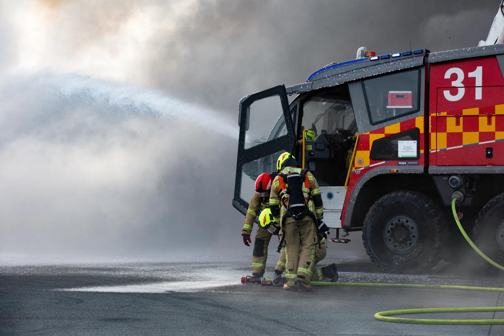  Ćwiczenia ratownicze NOKIA 25 na terenie Portu Lotniczego Wrocław. Fot. PAP/Krzysztof Ćwik