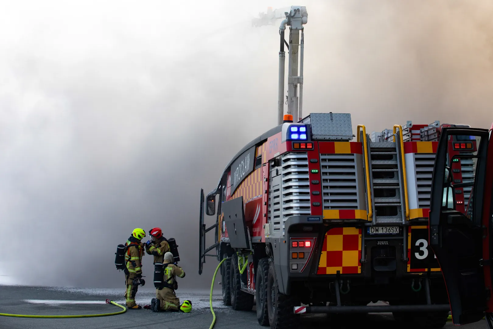  Ćwiczenia ratownicze NOKIA 25 na terenie Portu Lotniczego Wrocław. Fot. PAP/Krzysztof Ćwik