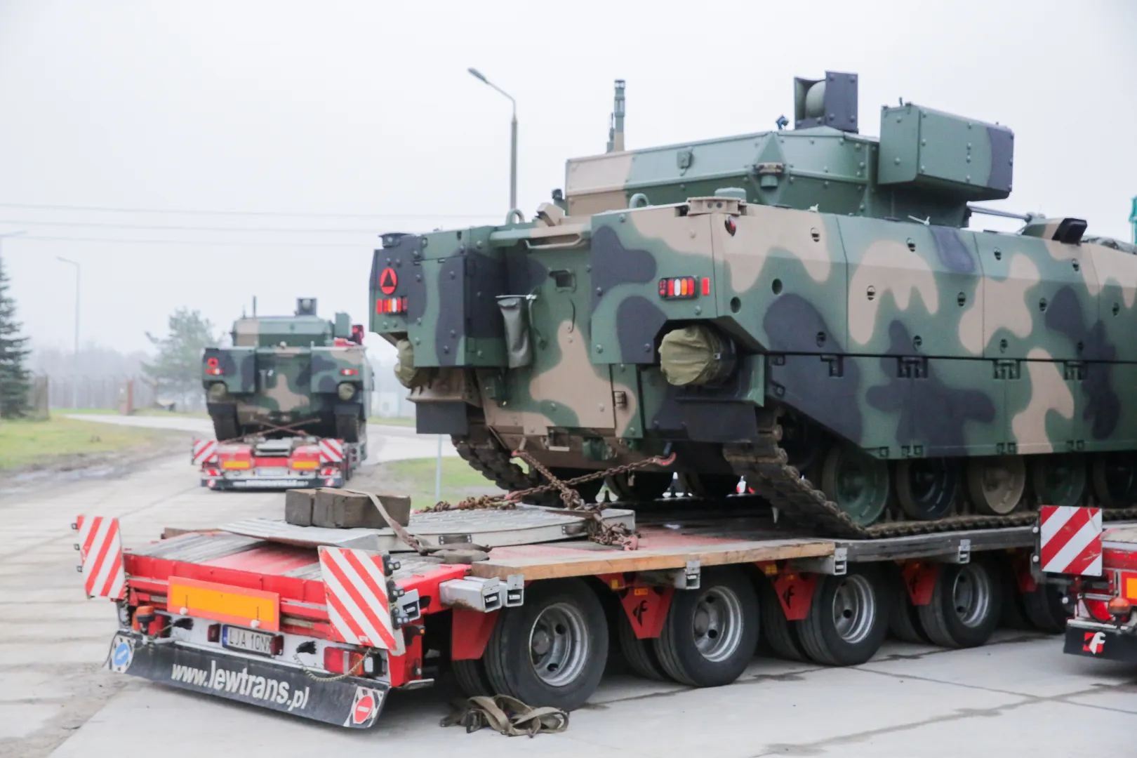 Pierwsza partia Nowych Pływających Bojowych Wozów Piechoty Borsuk. Fot. PAP/Tomasz Waszczuk