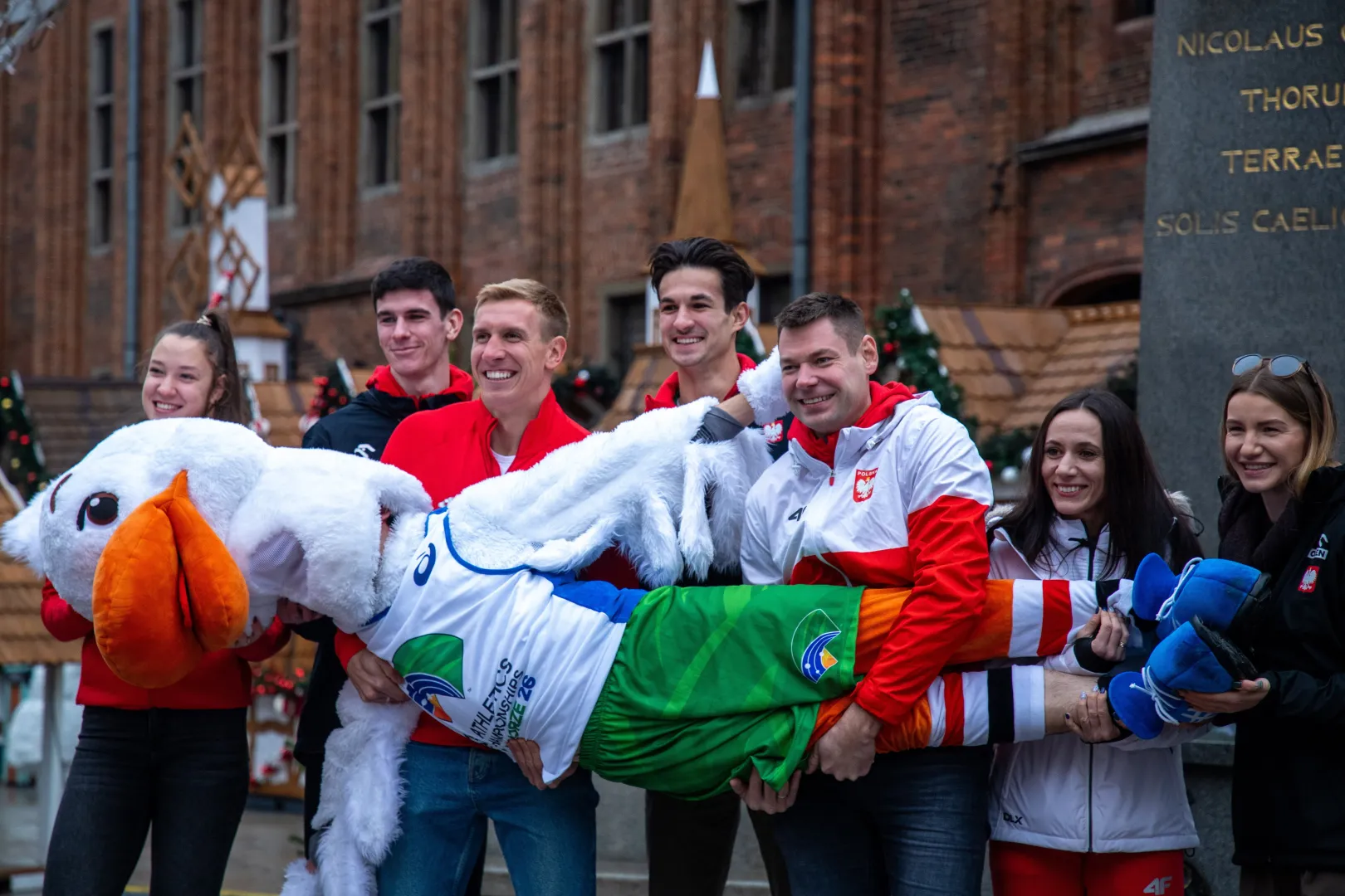 Od lewej: Anna Matuszewicz, Mikołaj Szczęsny, Piotr Lisek, Mateusz Kołodziejski, Paweł Wojciechowski, Marika Popowicz, Adrianna Sułek. Fot. PAP/ Agnieszka Bielecka