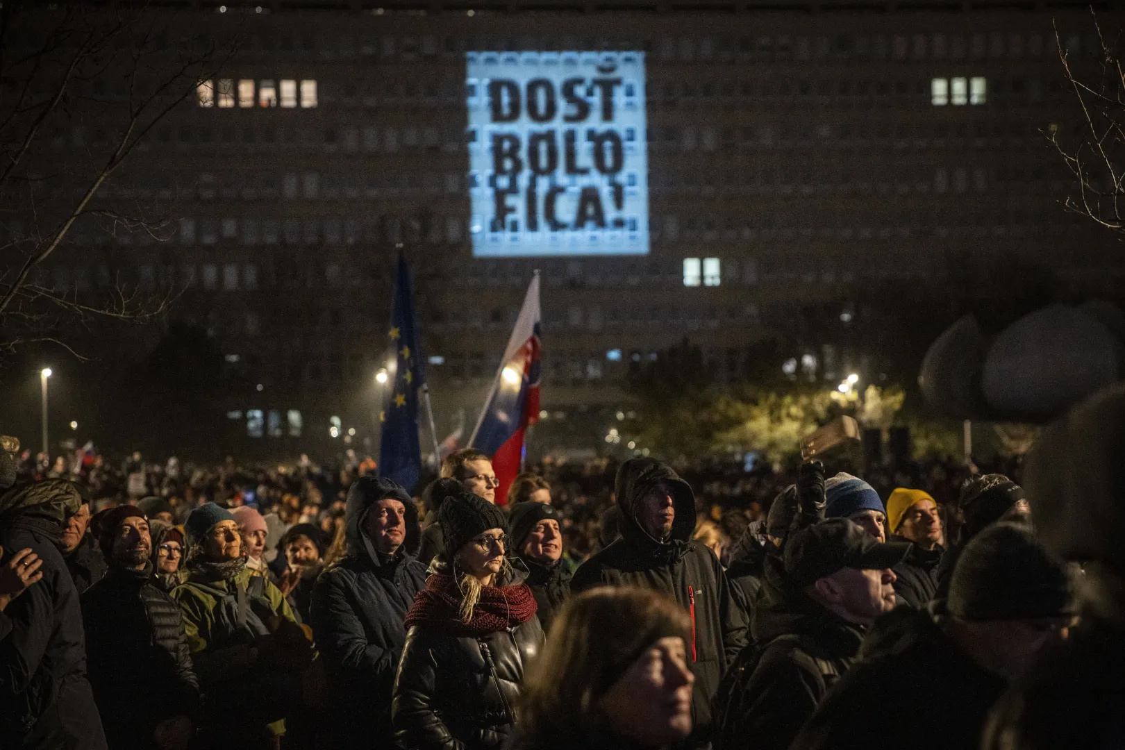 Protesty na Słowacji. Fot. PAP/EPA/JAKUB GAVLAK