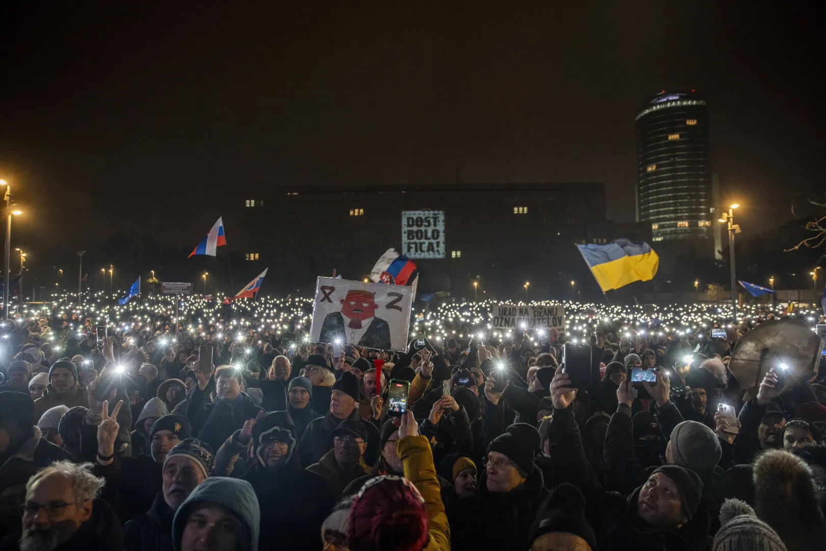 Protesty na Słowacji. Fot. PAP/EPA/JAKUB GAVLAK