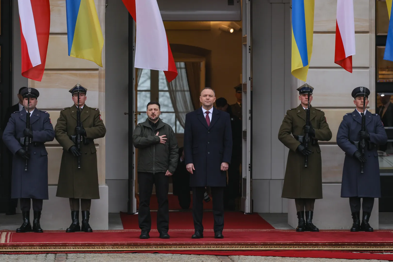 Prezydent Karol Nawrocki oraz prezydent Ukrainy Wołodymyr Zełenski. Fot. PAP/Paweł Supernak