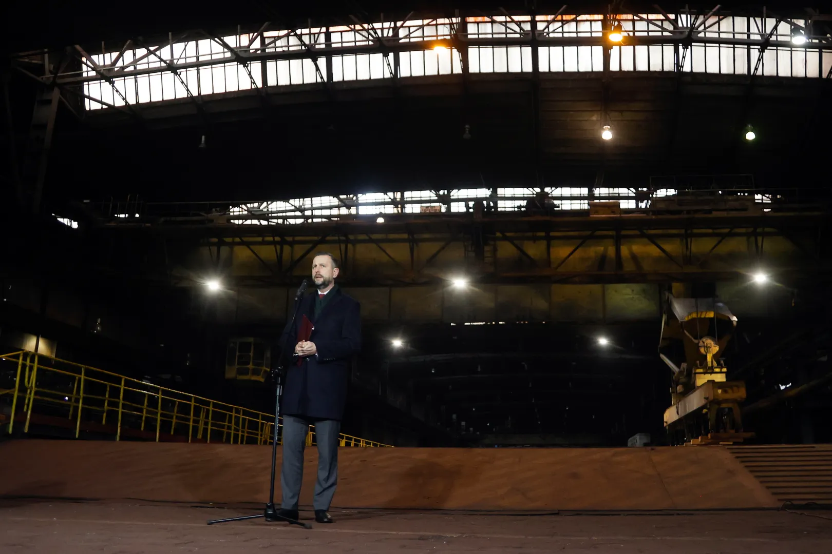 Wicepremier, minister obrony narodowej Władysław Kosiniak-Kamysz podczas uroczystości z okazji nabycia przez resort obrony narodowej majątku Huty Częstochowa. Fot. PAP/Waldemar Deska