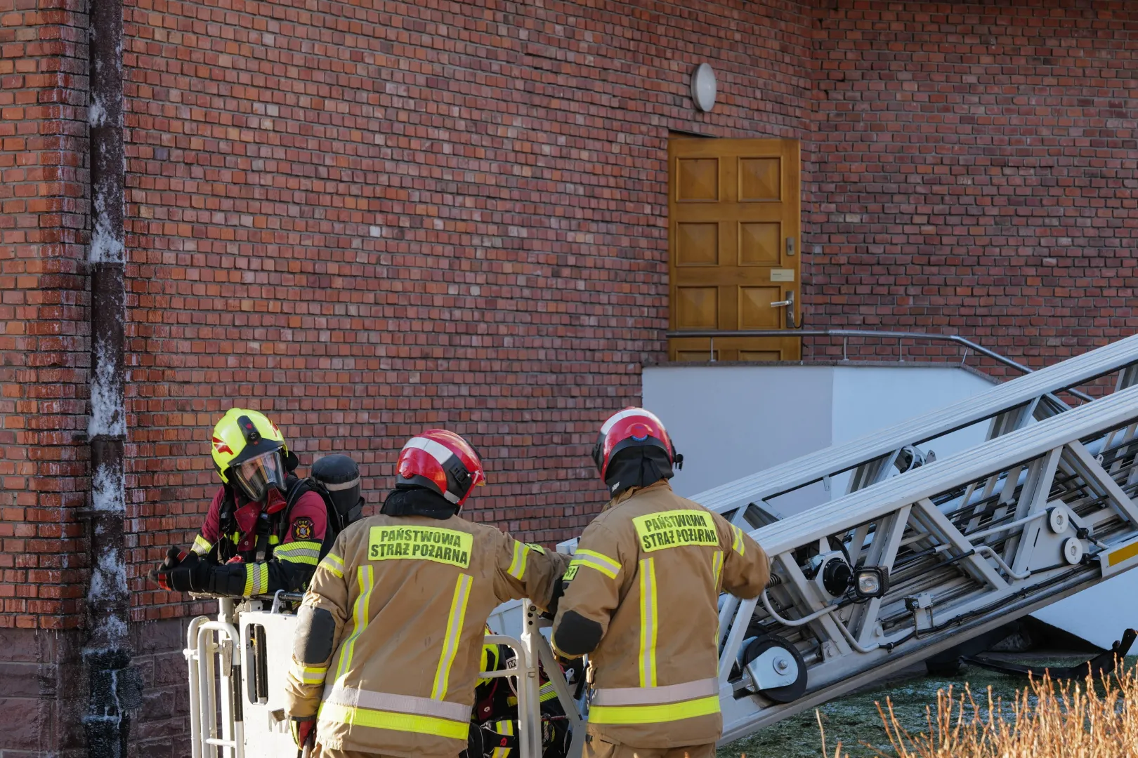 Pożar poddasza kościoła pw. Najświętszego Serca Pana Jezusa przy ul. Władysława Kunickiego w Lublinie. Fot. PAP/Karol Zienkiewicz