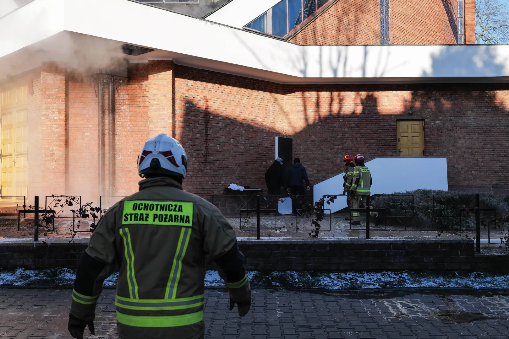 Pożar poddasza kościoła pw. Najświętszego Serca Pana Jezusa przy ul. Władysława Kunickiego w Lublinie. Fot. PAP/Karol Zienkiewicz