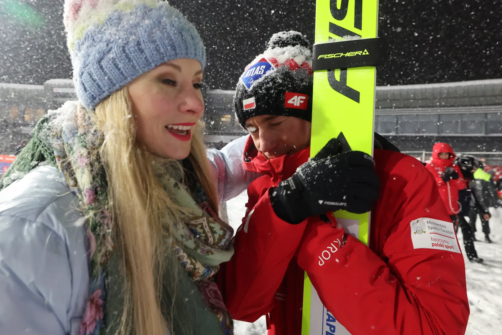 Polak Kamil Stoch z żoną Ewą Bilan-Stoch podczas zawodów Pucharu Świata w skokach narciarskich w Zakopanem. Fot. PAP/Grzegorz Momot