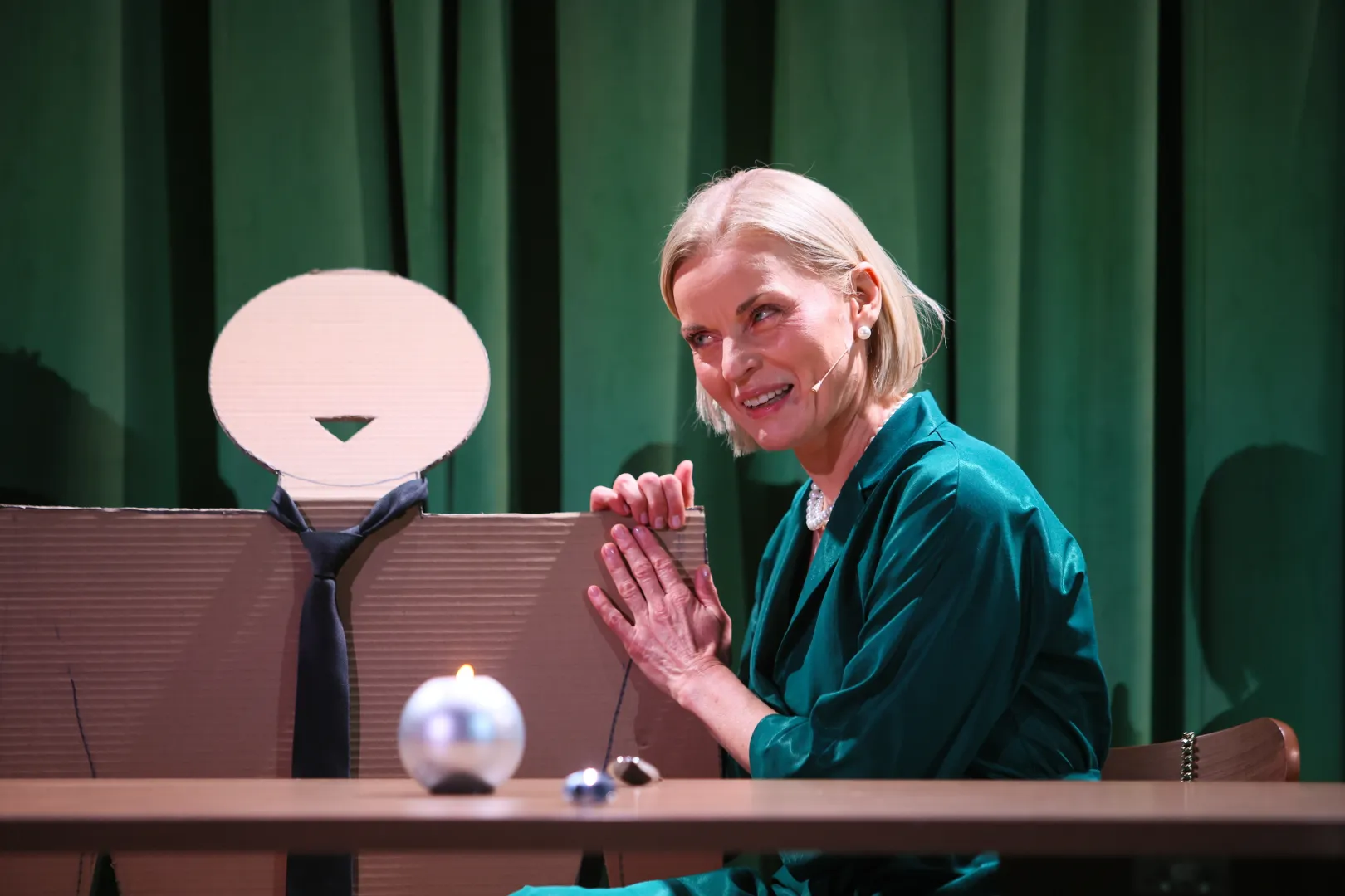 Aktorka Małgorzata Foremniak podczas próby medialnej spektaklu "Facet z papieru" w reżyserii Leny Frankiewicz. Fot. PAP/Leszek Szymański