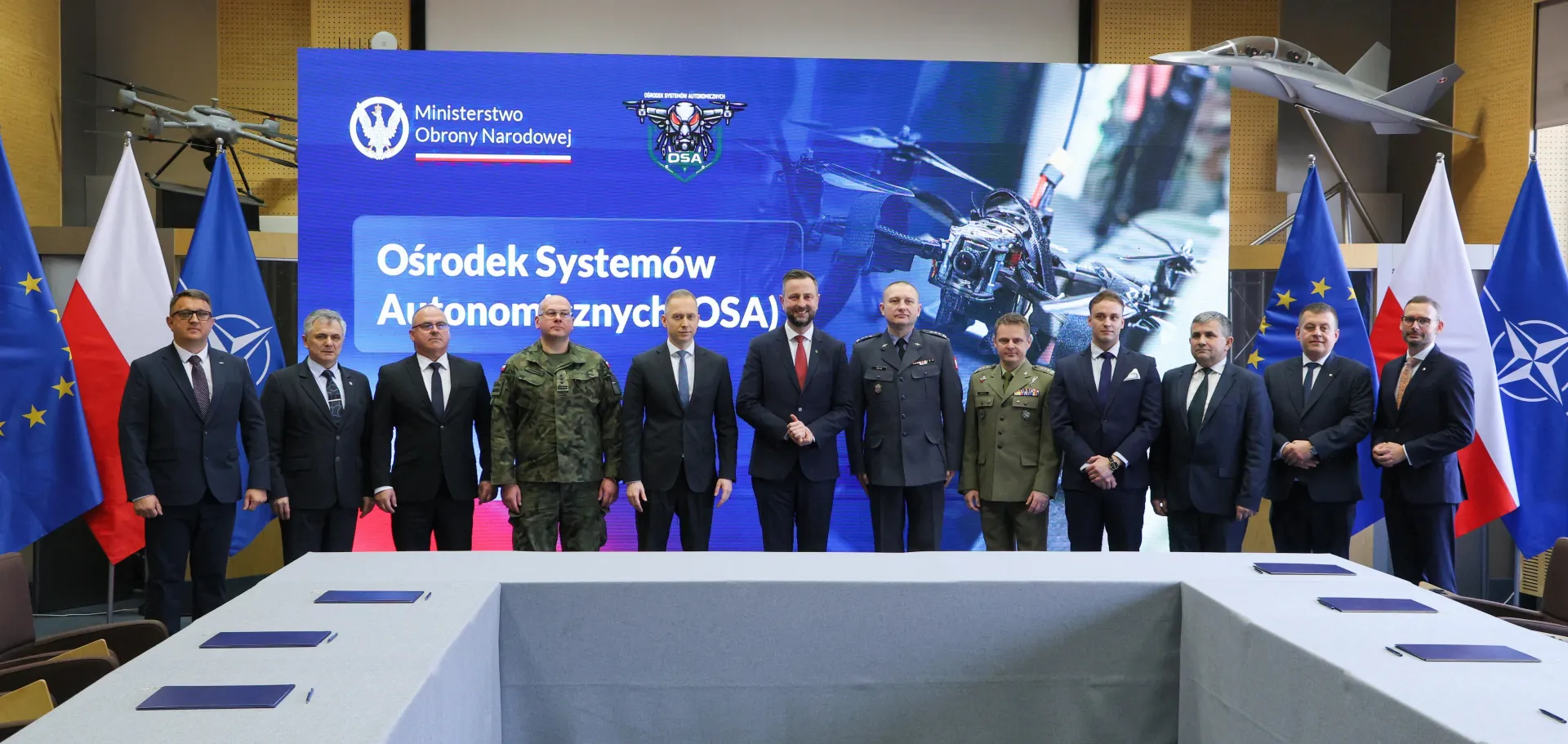 Uroczystość podpisania umowy powołującej Ośrodek Systemów Autonomicznych (OSA) Fot. PAP/Paweł Supernak