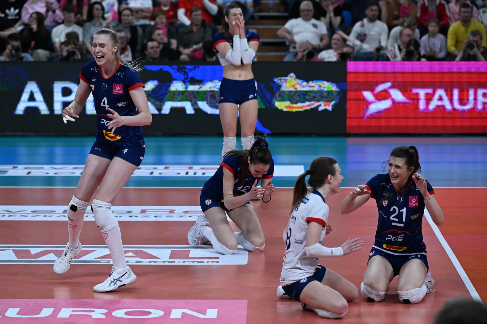 Siatkarki Budowlanych trzeci raz grały w finale, ale po raz pierwszy sięgnęły po mistrzowski tytuł. Fot. PAP/	PAP/Darek Delmanowicz