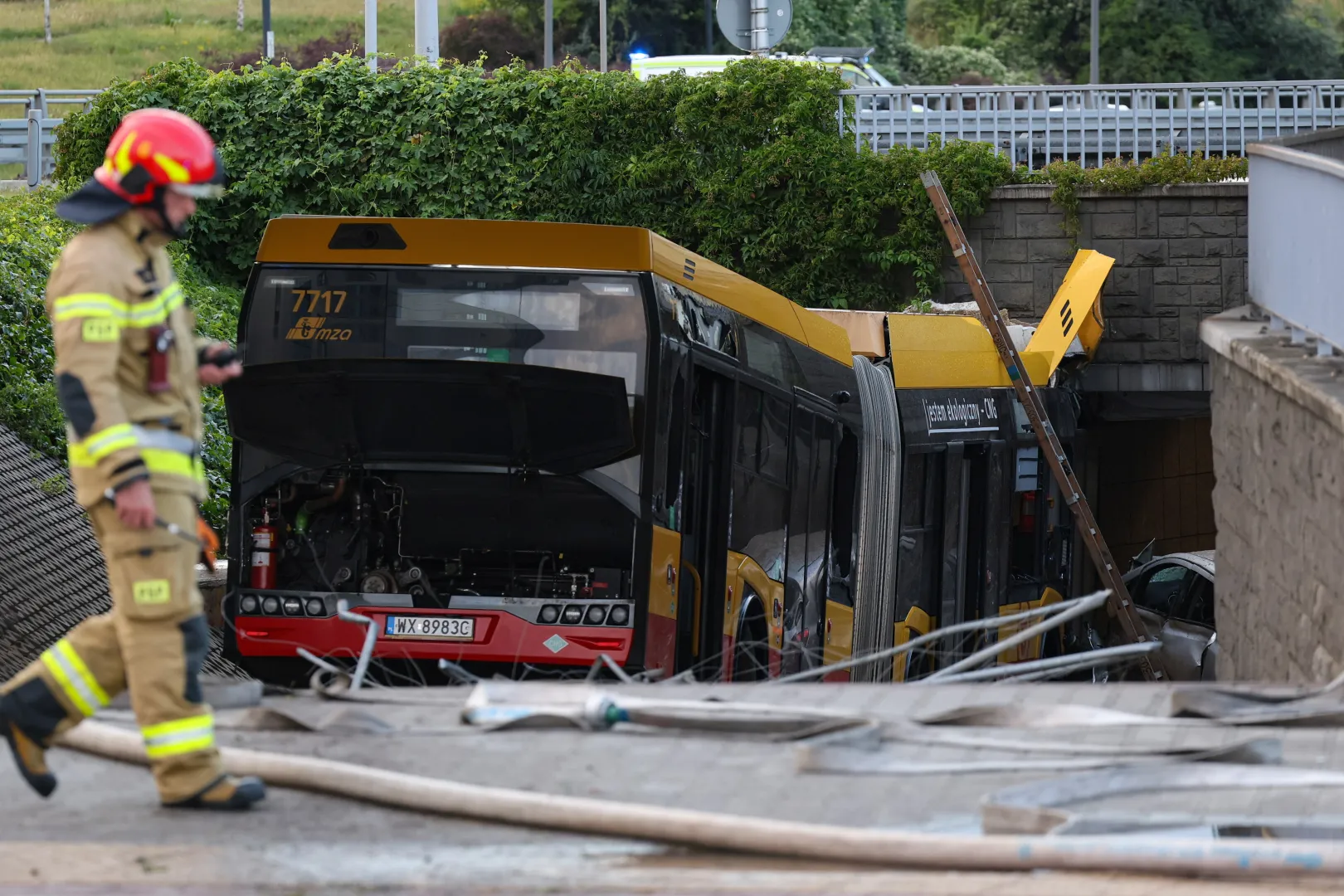 Miejsce wypadku autobusu. Fot. PAP/Paweł Supernak