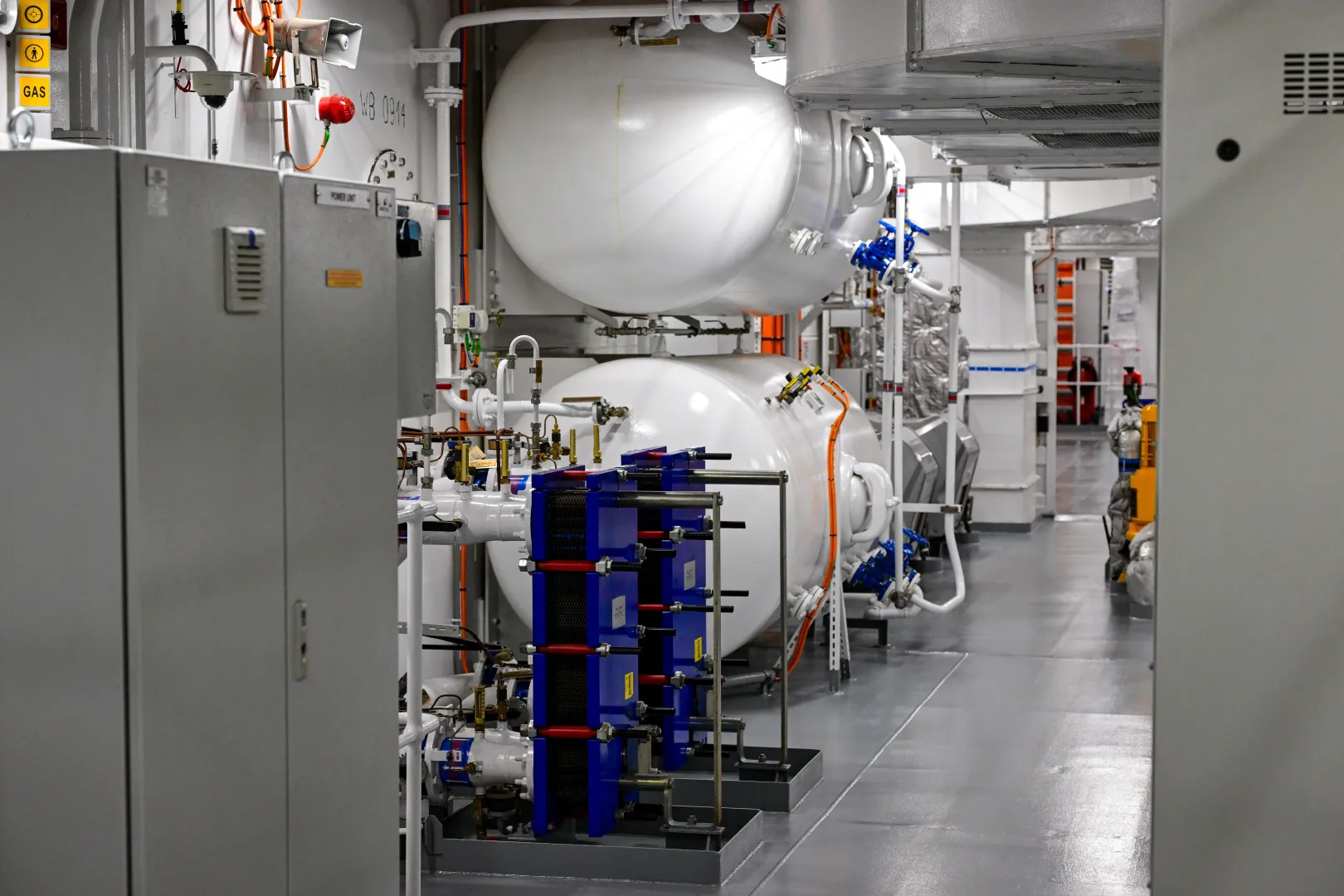 Chrzest i zwiedzanie promu Jantar Unity. Fot. PAP/Marcin Bielecki