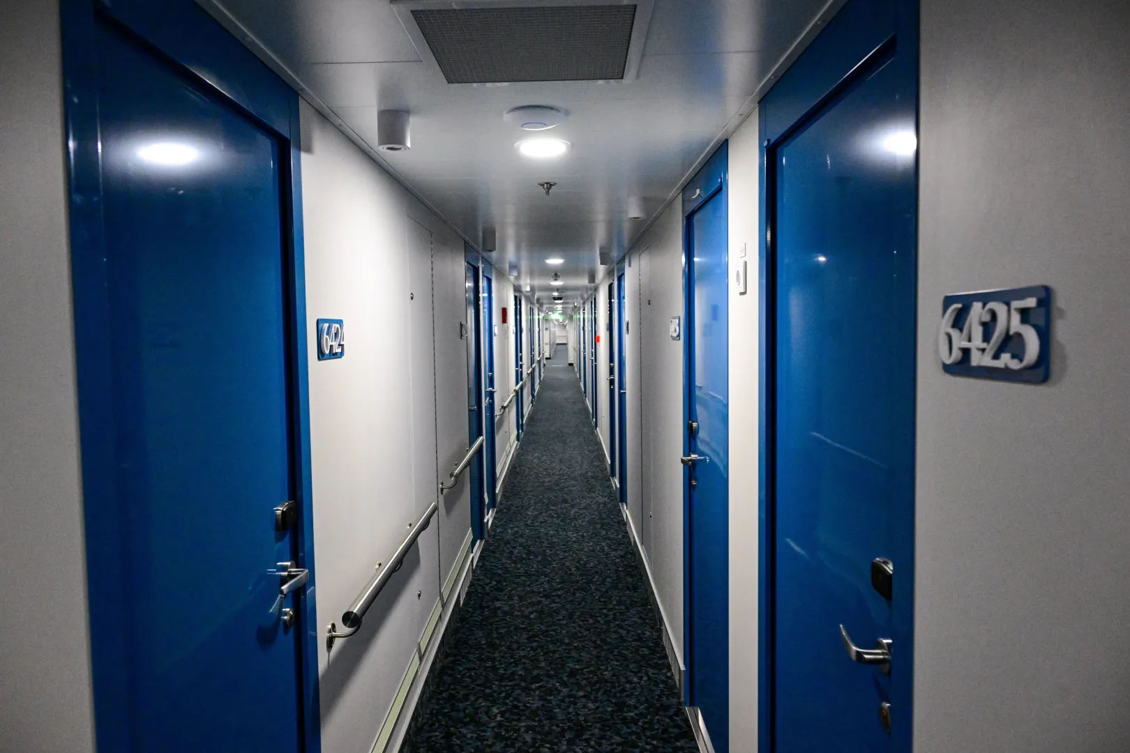 Chrzest i zwiedzanie promu Jantar Unity. Fot. PAP/Marcin Bielecki