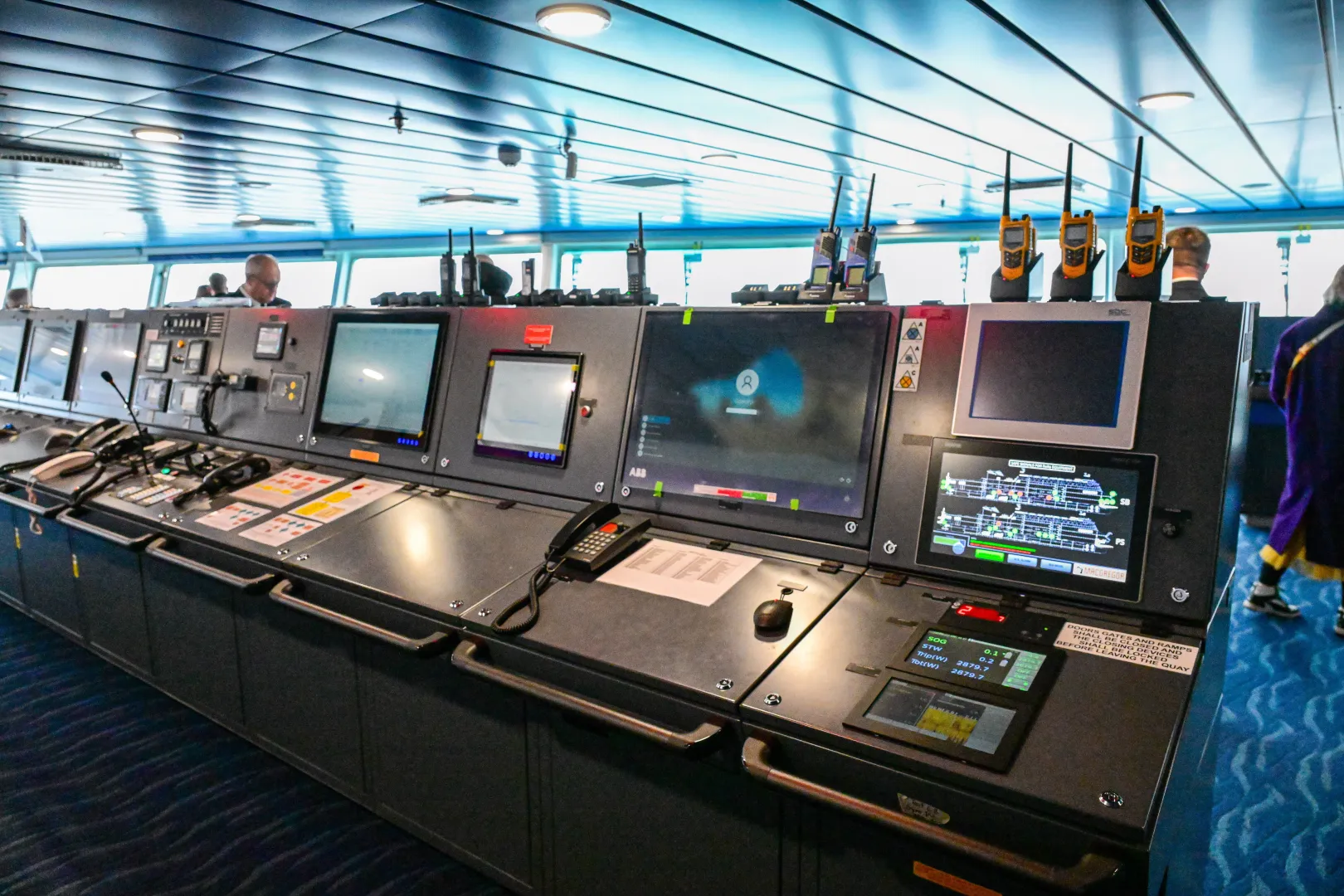 Chrzest i zwiedzanie promu Jantar Unity. Fot. PAP/Marcin Bielecki