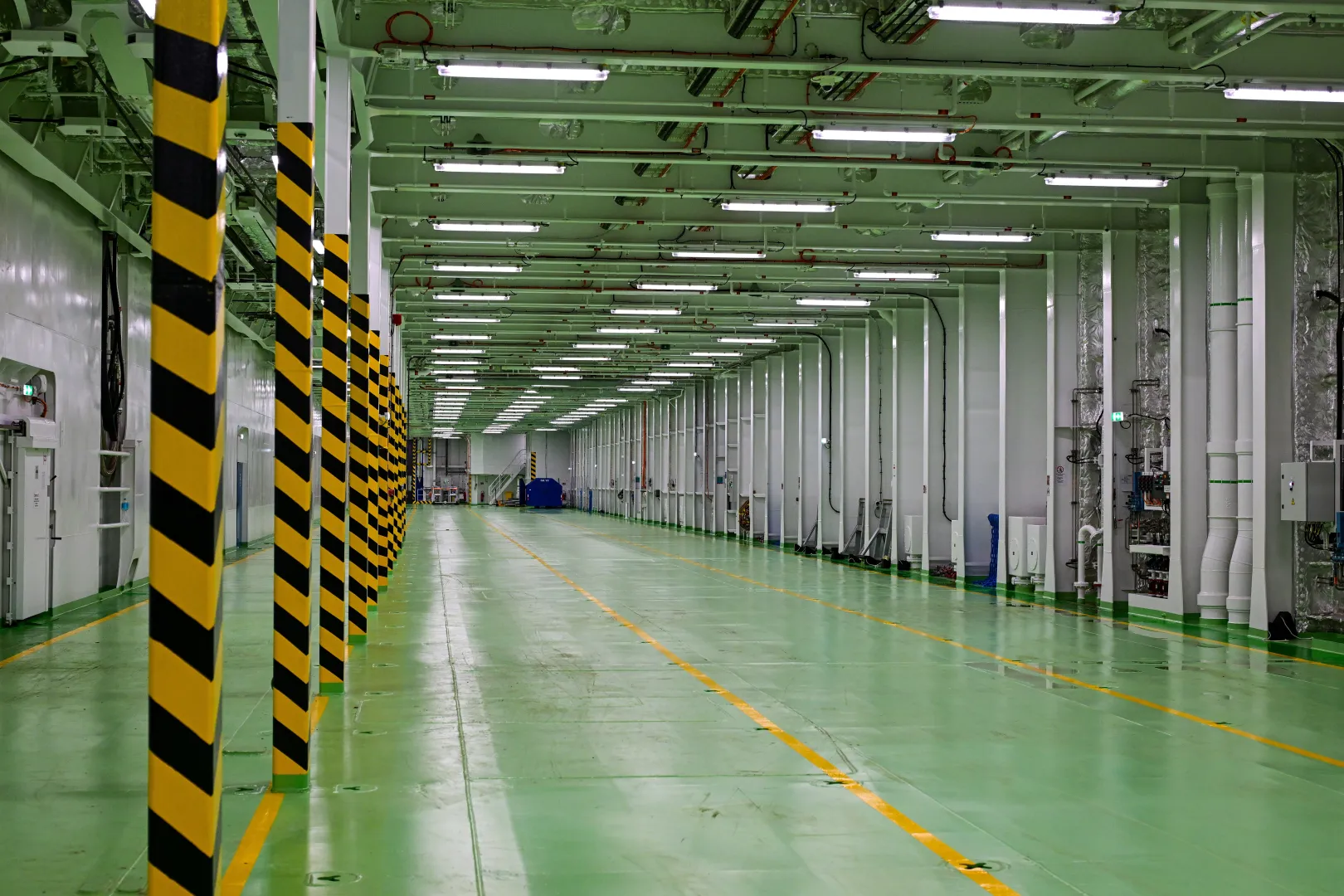 Chrzest i zwiedzanie promu Jantar Unity. Fot. PAP/Marcin Bielecki