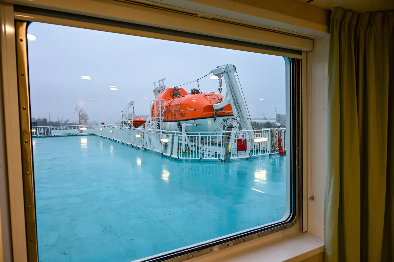 Chrzest i zwiedzanie promu Jantar Unity. Fot. PAP/Marcin Bielecki