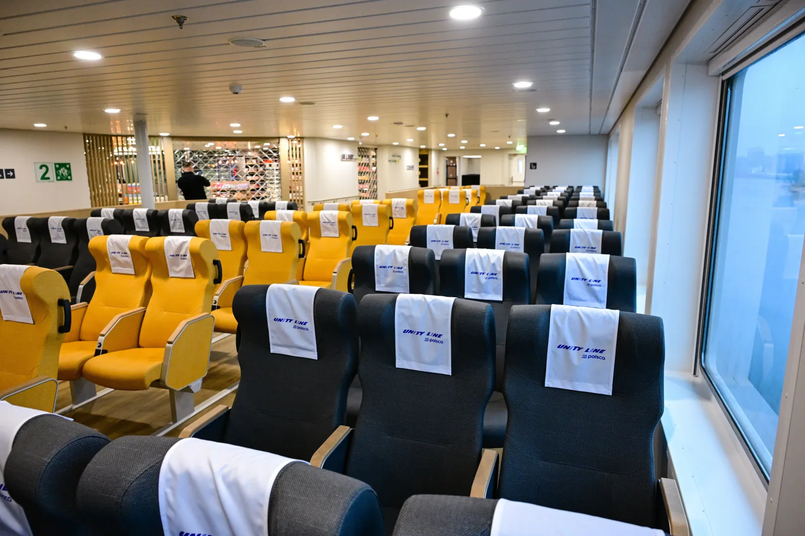 Chrzest i zwiedzanie promu Jantar Unity. Fot. PAP/Marcin Bielecki