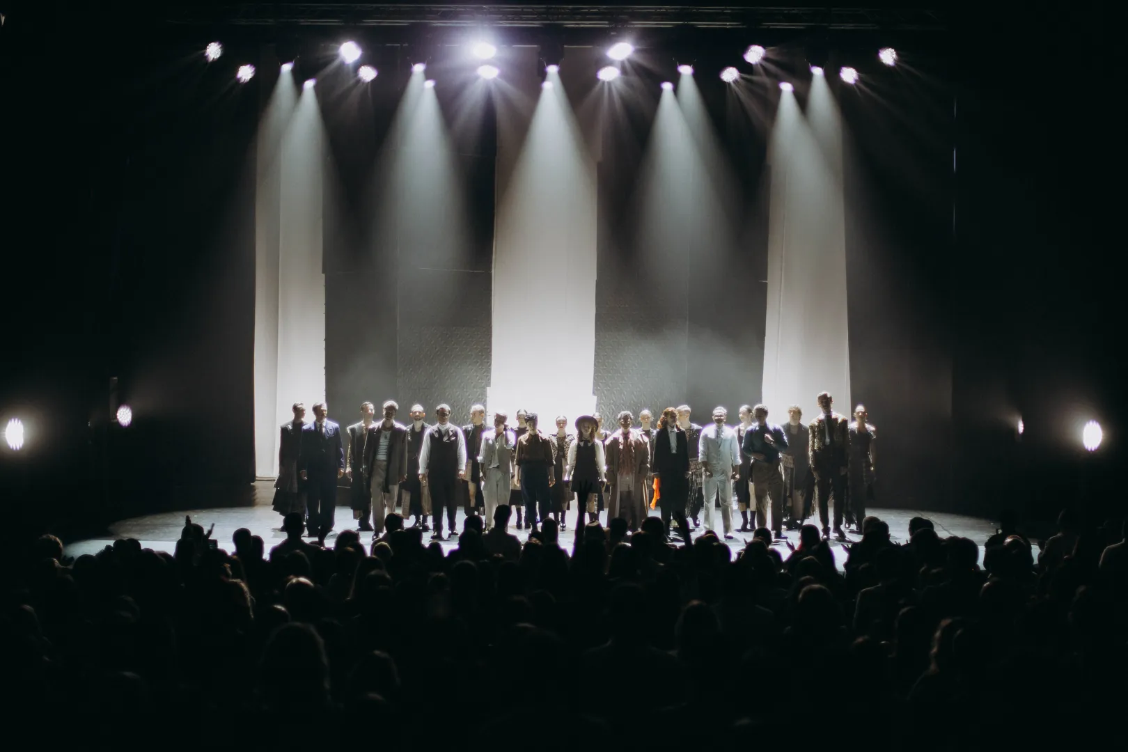 Фото з вистави  "Ребелія". Пресматеріали МУР.