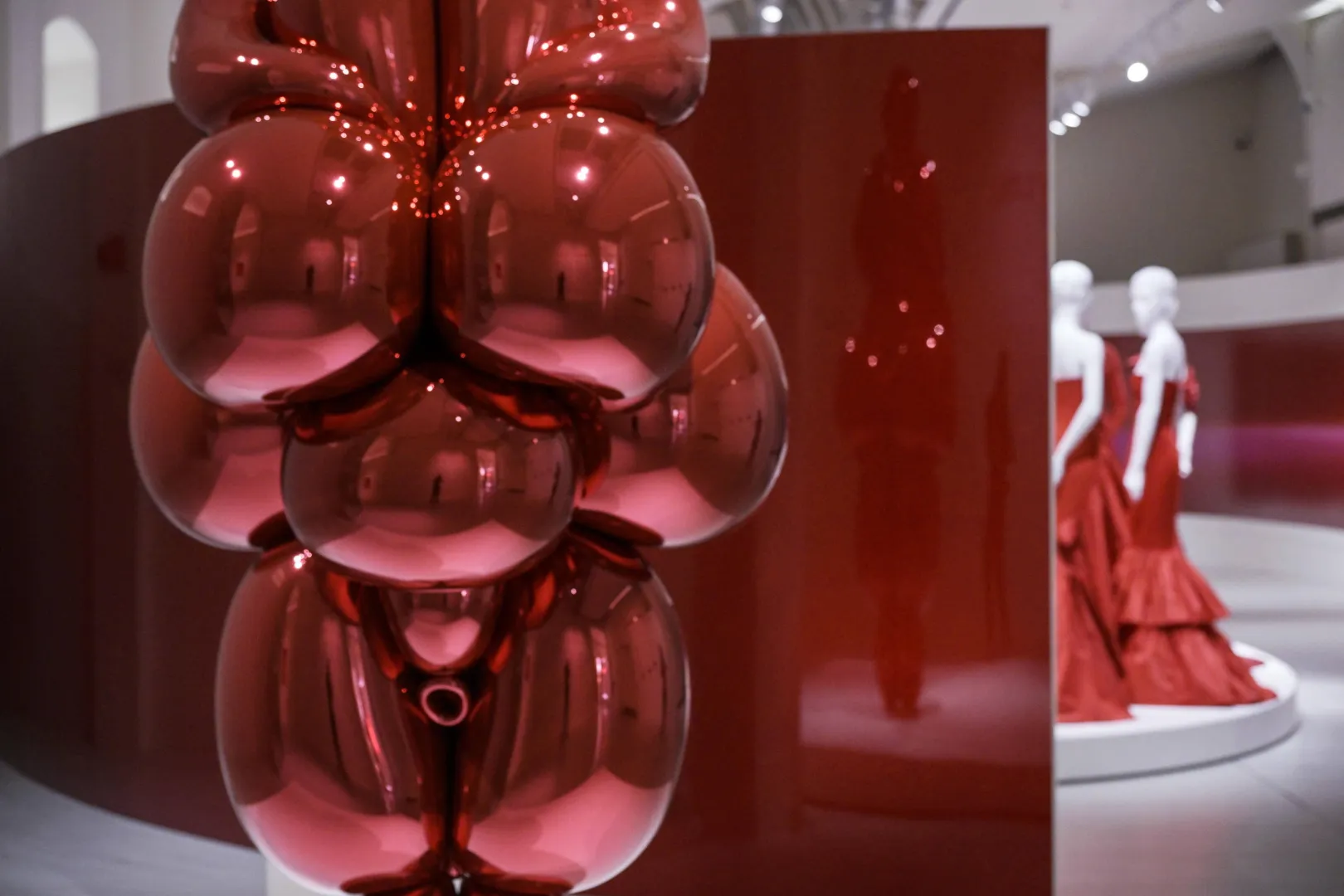 Wystawa Orizzonti - Rosso (Horyzonty - Czerwone) w PM23 Fundacji Valentino Garavaniego i Giancarlo Giammettiego w Rzymie. Fot. EPA/RICCARDO ANTIMIANI