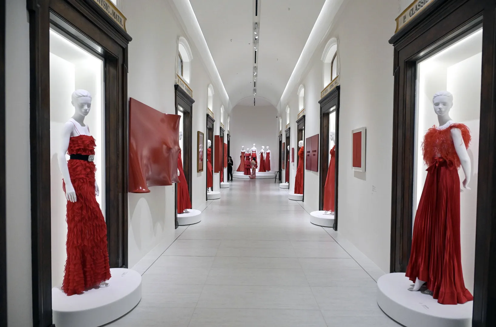 Wystawa Orizzonti - Rosso (Horyzonty - Czerwone) w PM23 Fundacji Valentino Garavaniego i Giancarlo Giammettiego w Rzymie. Fot. EPA/RICCARDO ANTIMIANI