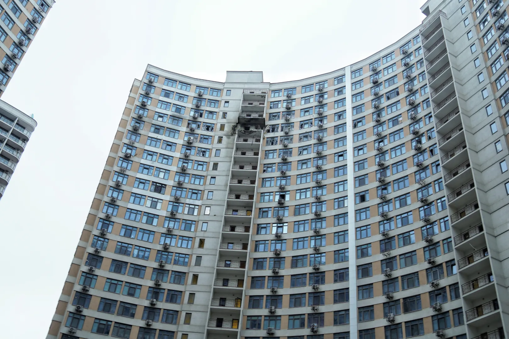 Zniszczenia spowodowane rosyjskim atakiem w Odessie. Fot. PAP/Alena Solomonova