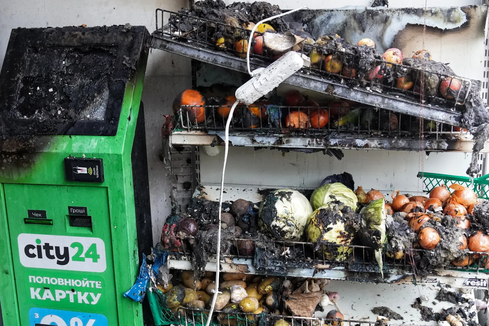 Zniszczenia spowodowane rosyjskim atakiem w Odessie. Fot. PAP/Alena Solomonova