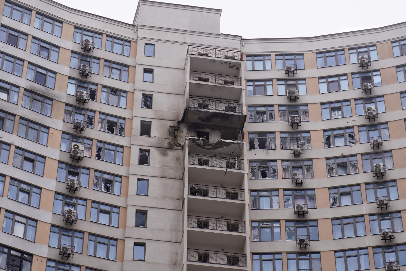 Zniszczenia spowodowane rosyjskim atakiem w Odessie. Fot. PAP/Alena Solomonova