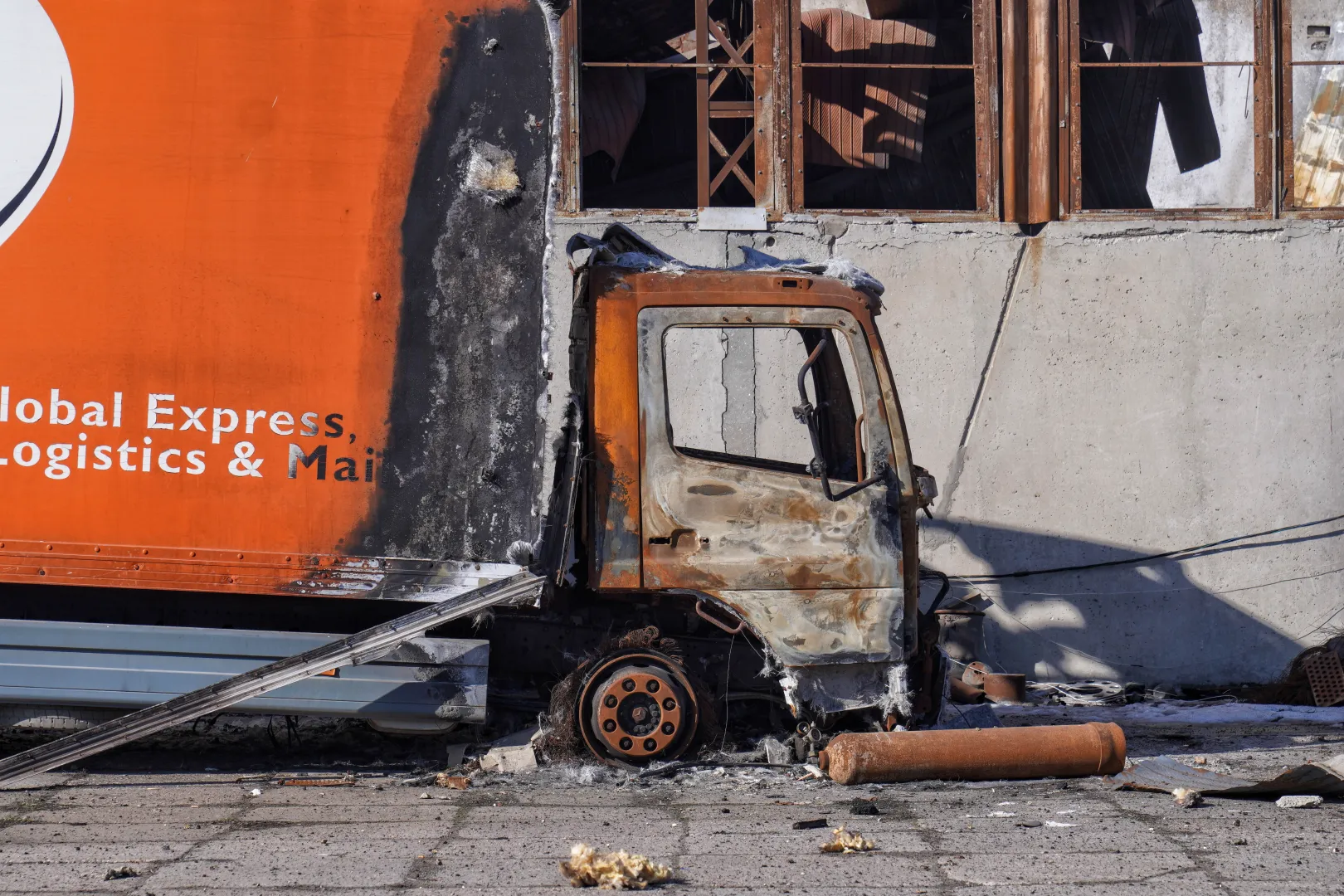 Zniszczenia po rosyjskim ataku dronowym na Czarnomorsk w obwodzie odeskim. Fot. PAP/Alena Solomonova