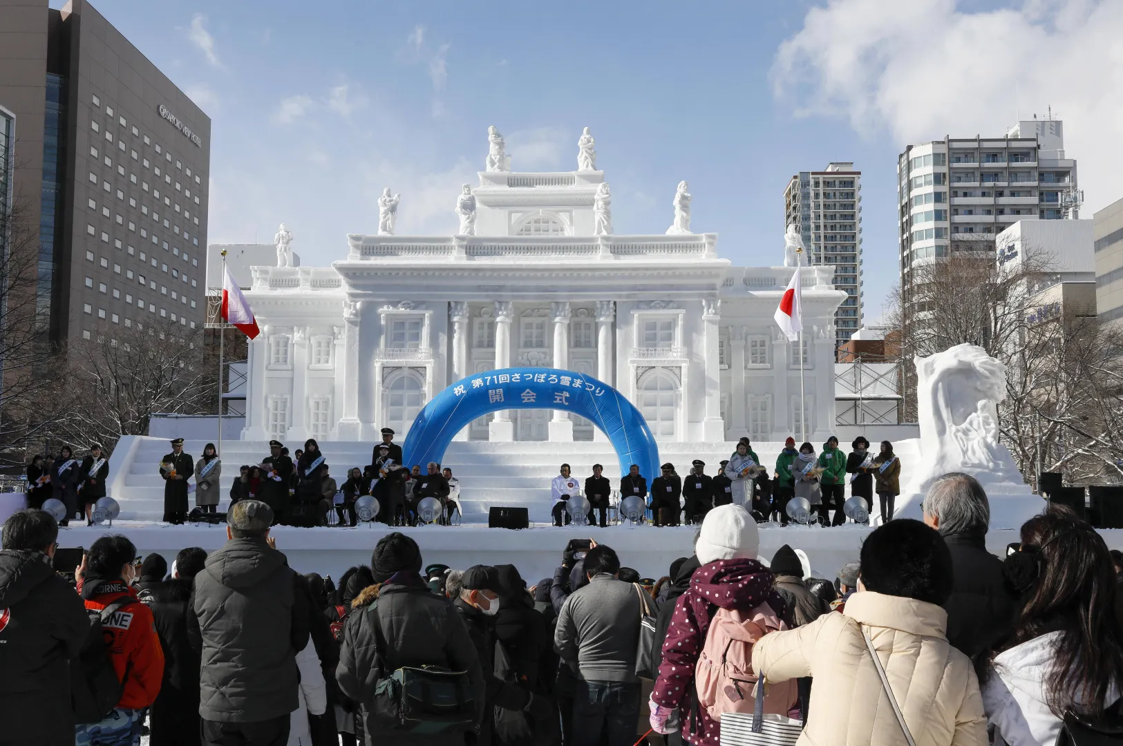 Festiwal śniegu w Sapporo. Fot. PAP/EPA/KIMIMASA MAYAMA