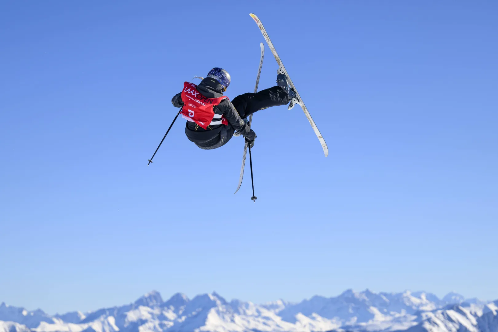 Ailing Eileen Gu. Fot. PAP/EPA/GIAN EHRENZELLER