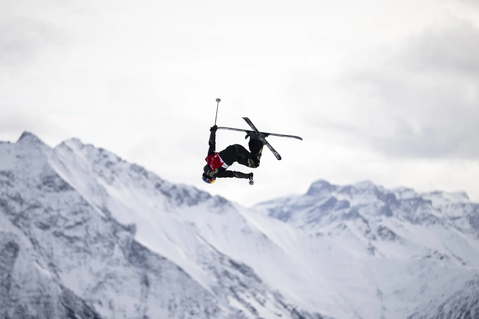 Ailing Eileen Gu. Fot. PAP/EPA/ANDREAS BECKER