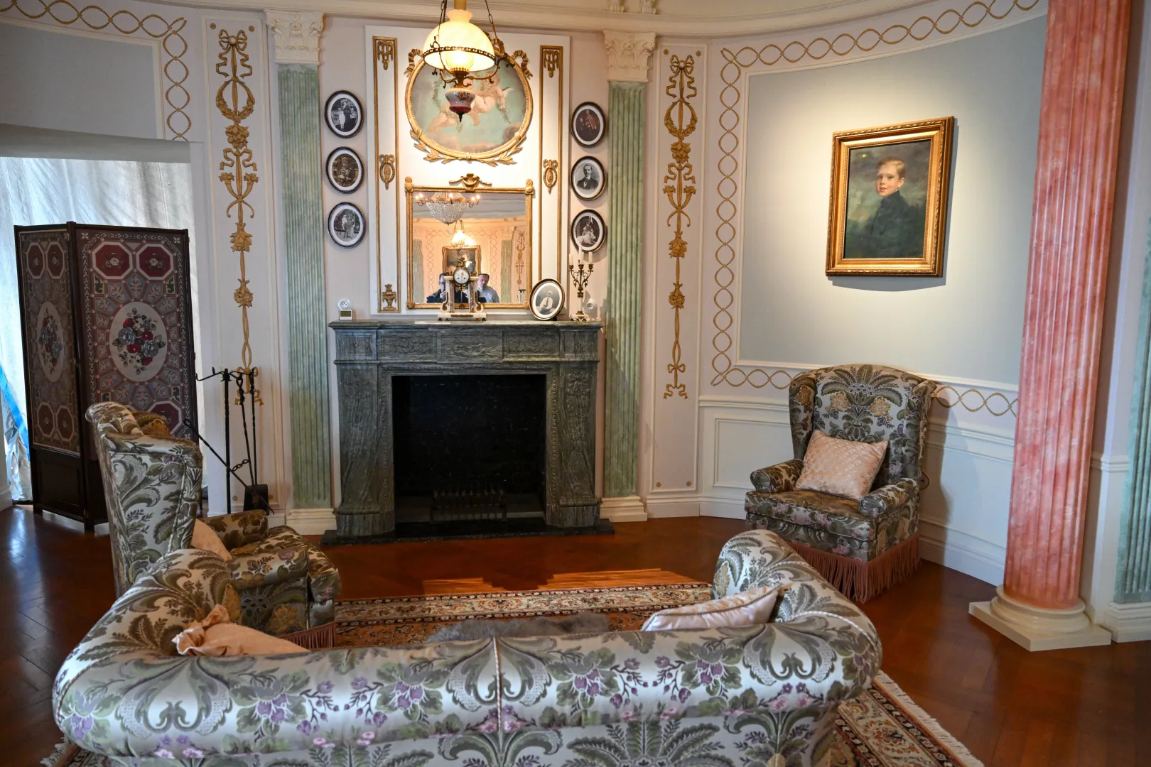 Portret hrabiego Aleksandra von Hochberga w Apartamentach Księżnej Daisy w Zamku Książ w Wałbrzychu. Fot. PAP/Maciej Kulczyński