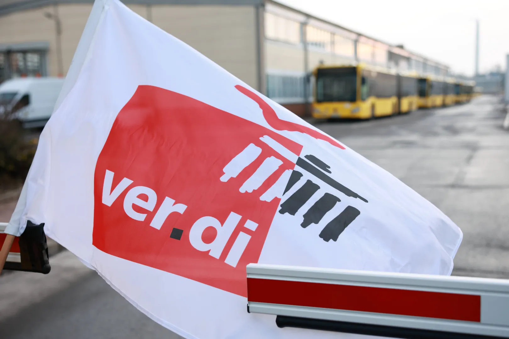 Strajki w niemieckiej komunikacji publicznej. Fot. PAP/EPA/CLEMENS BILAN