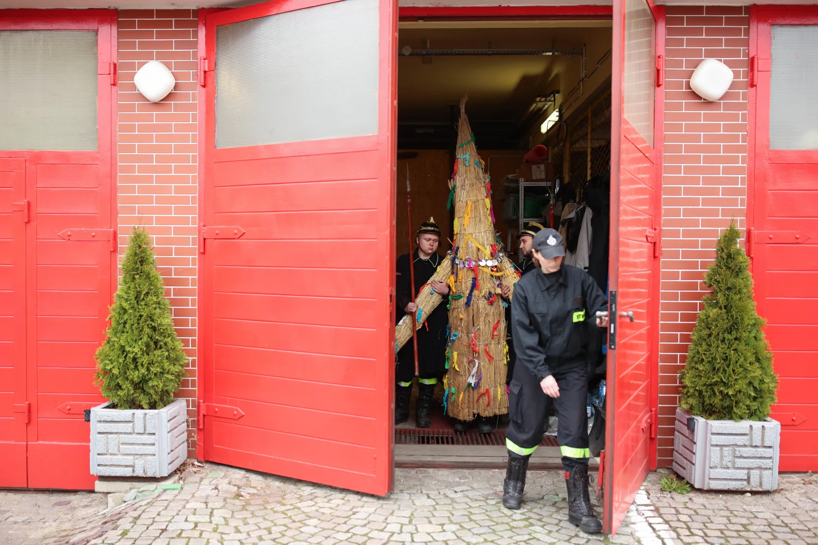 Pochód z Judoszem na ulicach Skoczowa. Fot. PAP/Jarek Praszkiewicz